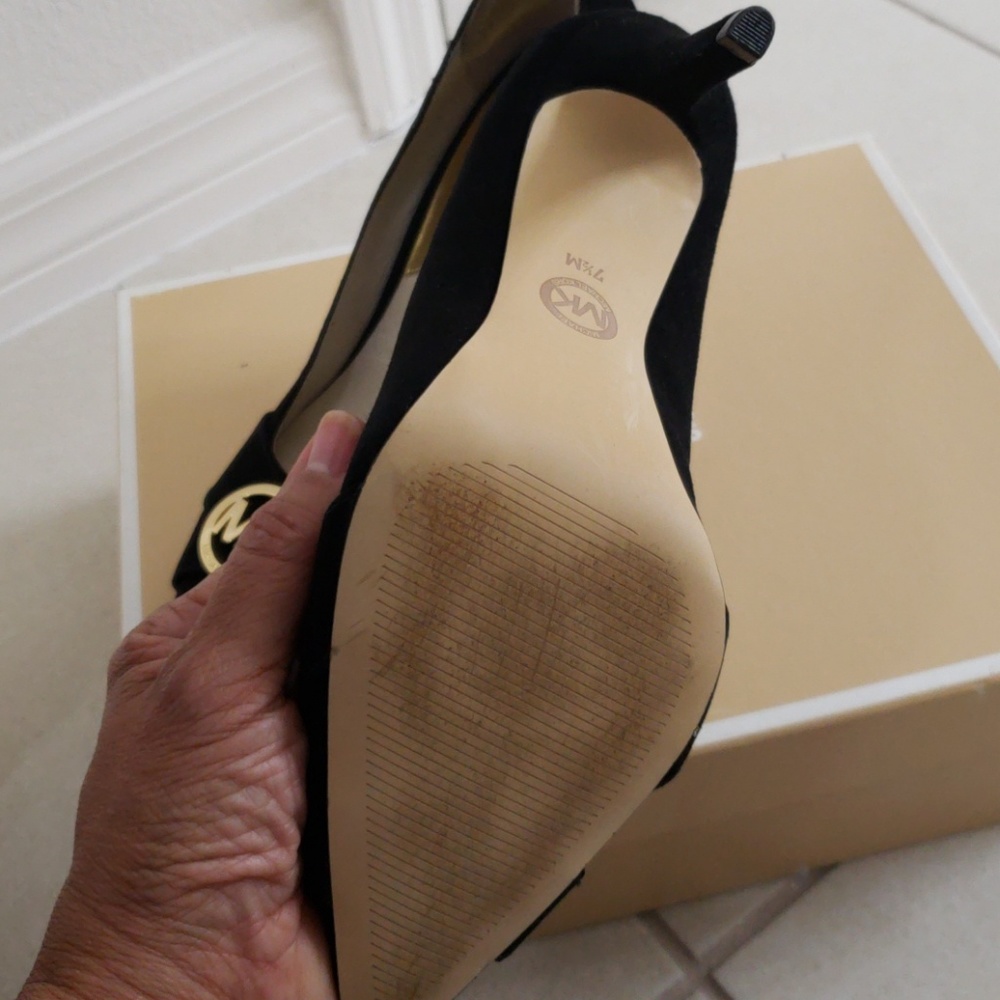 Shoes - Picture 2 of 4